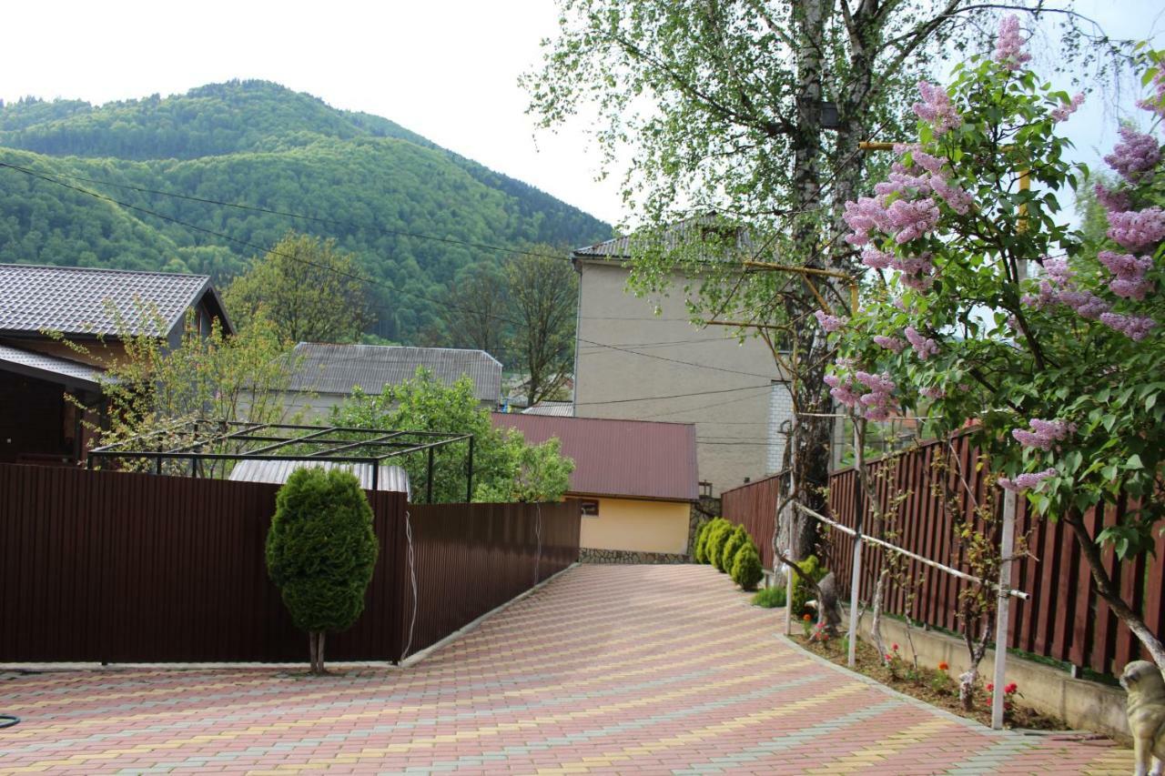 У Інни Hotel Mizhhirya  Exterior foto